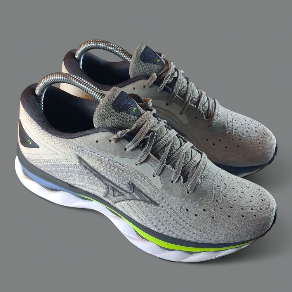 Mizuno Wave Sky 6 Ultimate Grey White Running Lace Sneakers Shoes Women's 9.5